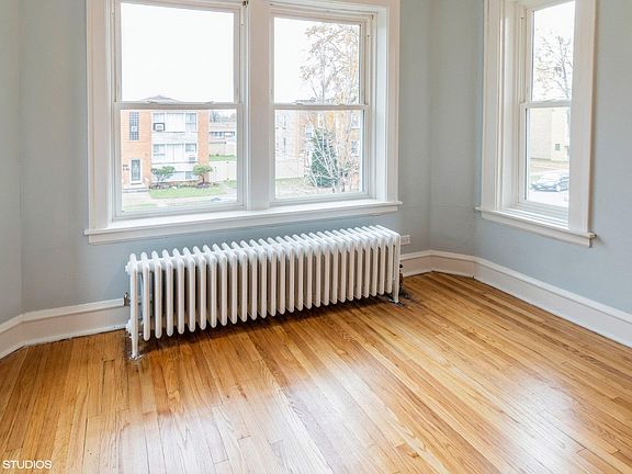 5th image of 10317 Chaucer St #2