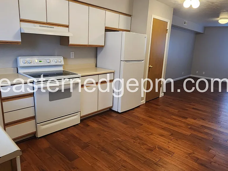 625 SW 19th St #6 — Photo 2