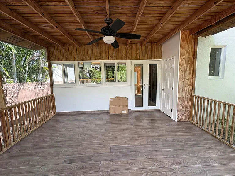 250 SW 19th Rd — Photo 15