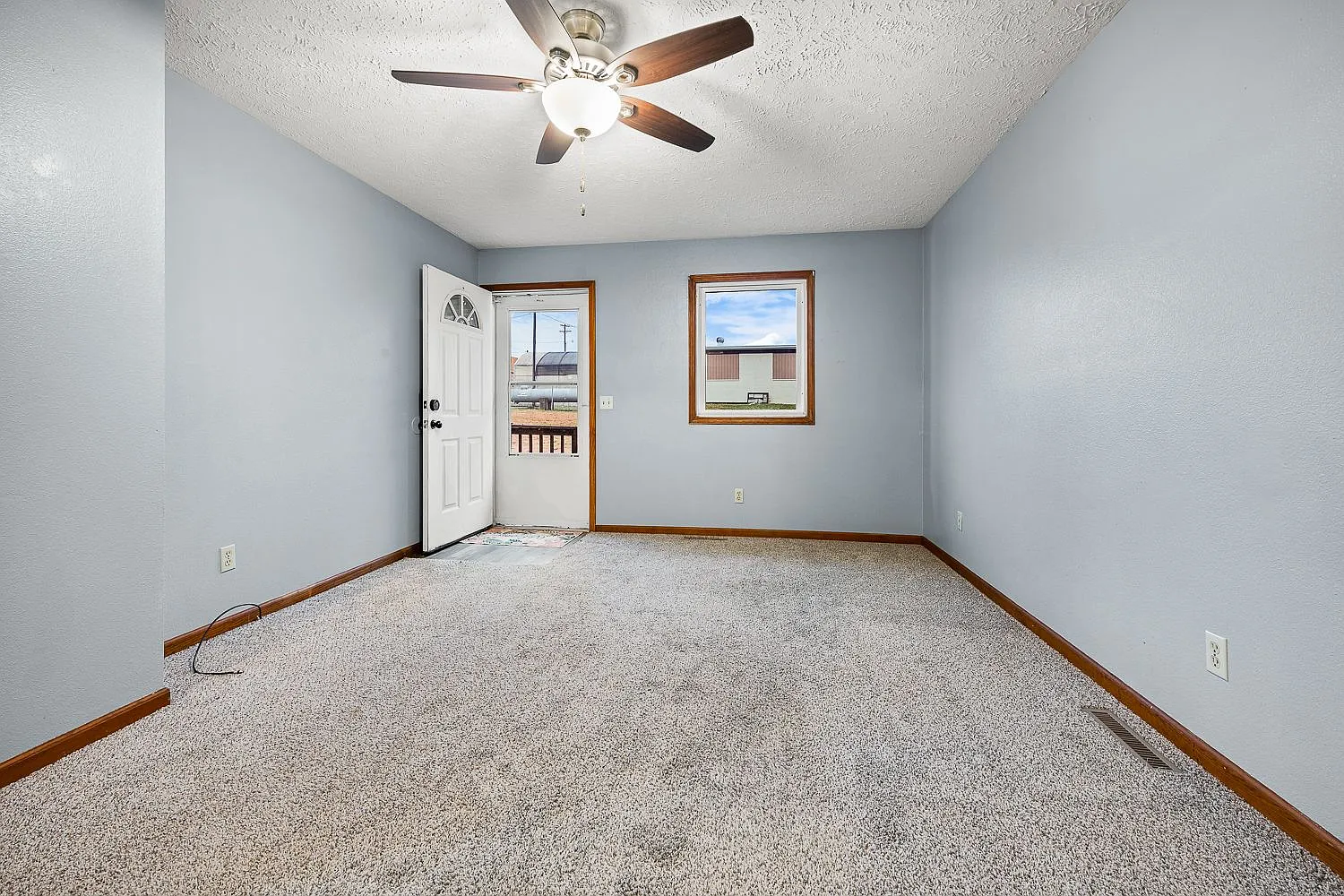 2 bed, 1.5 bath, 852 sqft, $825 — Photo 4