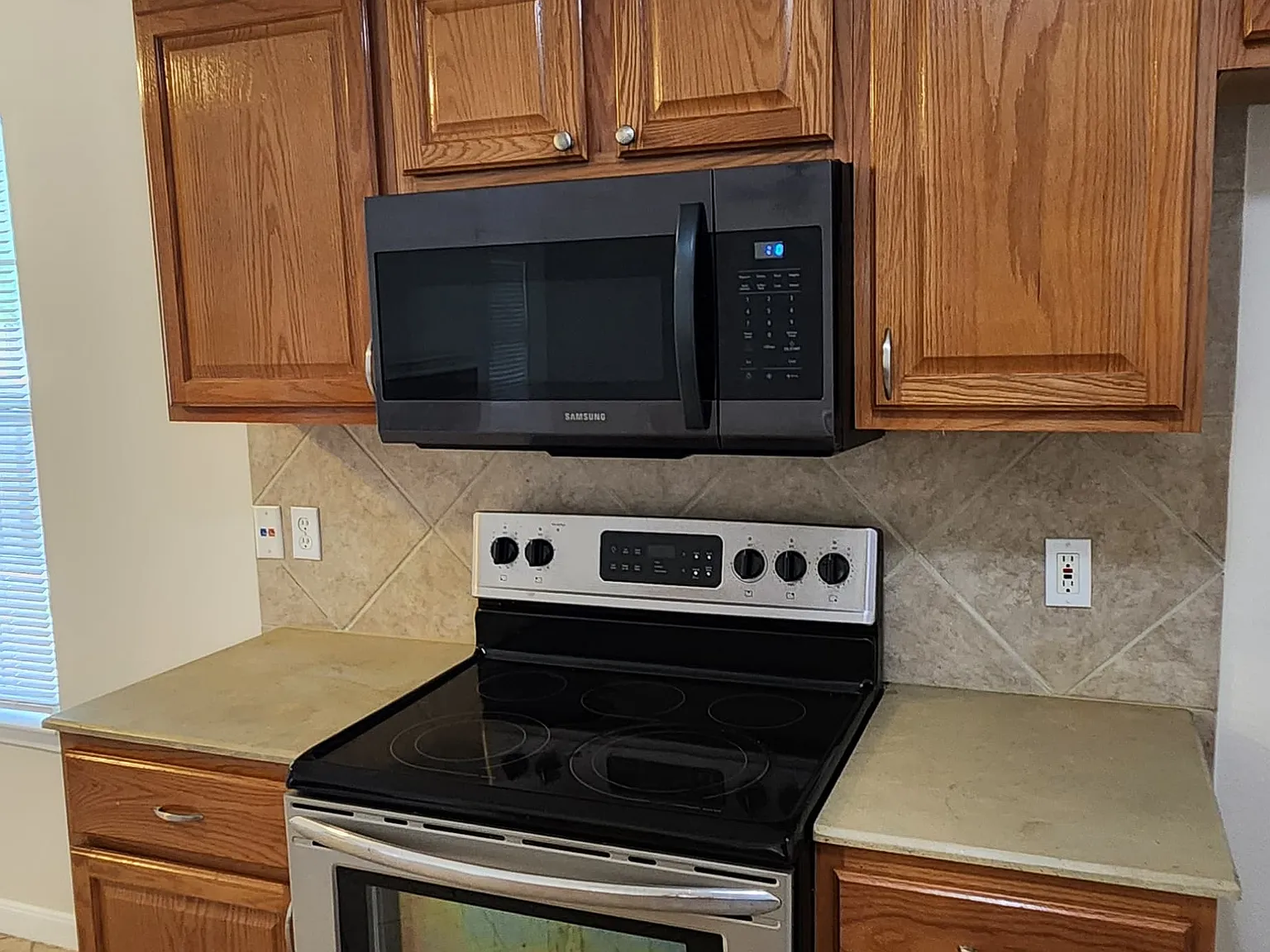 3 bed, 1292 sqft, $1,800 — Photo 3