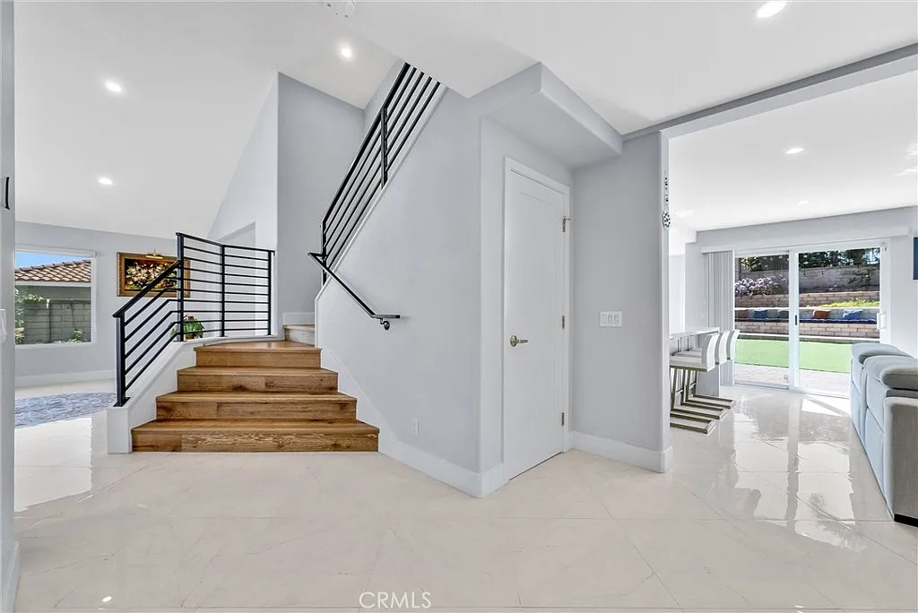 3 bed, 2287 sqft, $5,750 — Photo 4