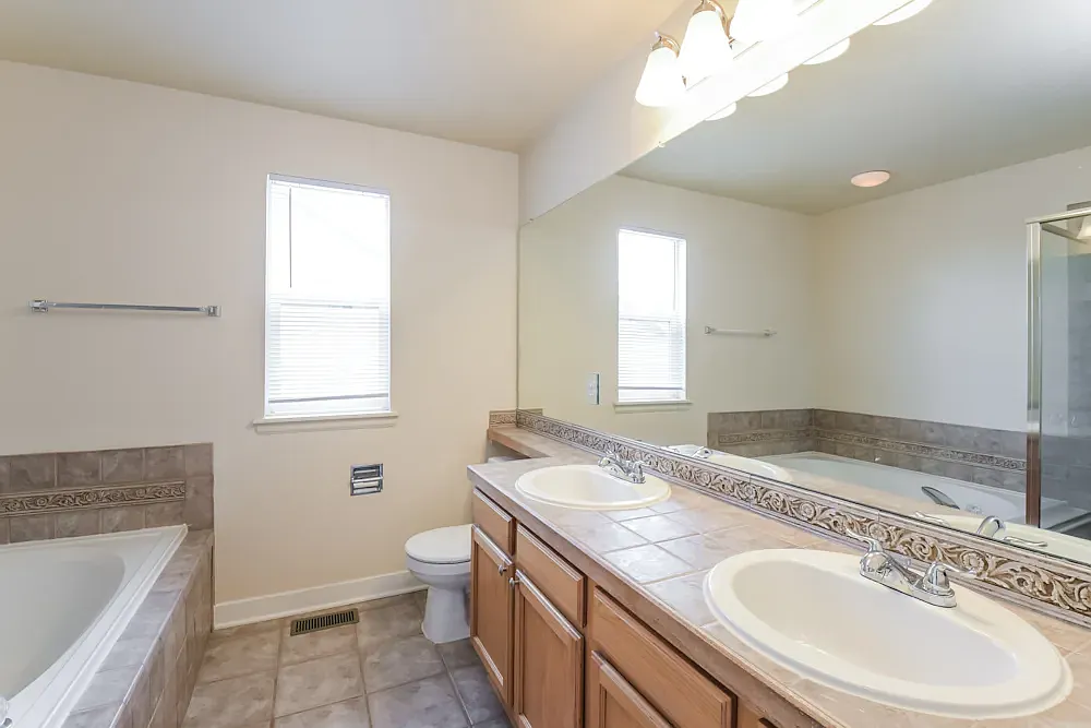 3 bed, 2.5 bath, 2454 sqft, $1,800 — Photo 2