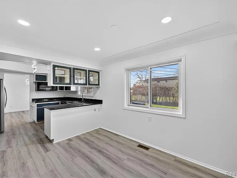 11616 Lynch Ct — Photo 6