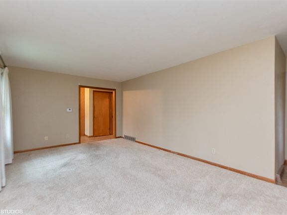 4th image of 339 W Elder St