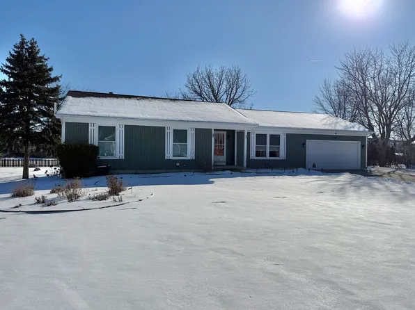 326 Alfred Dr, Sycamore, IL 60178