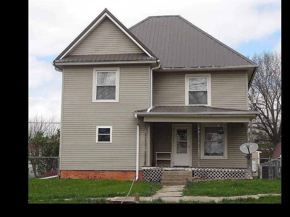 1st image of 156 W Oak St