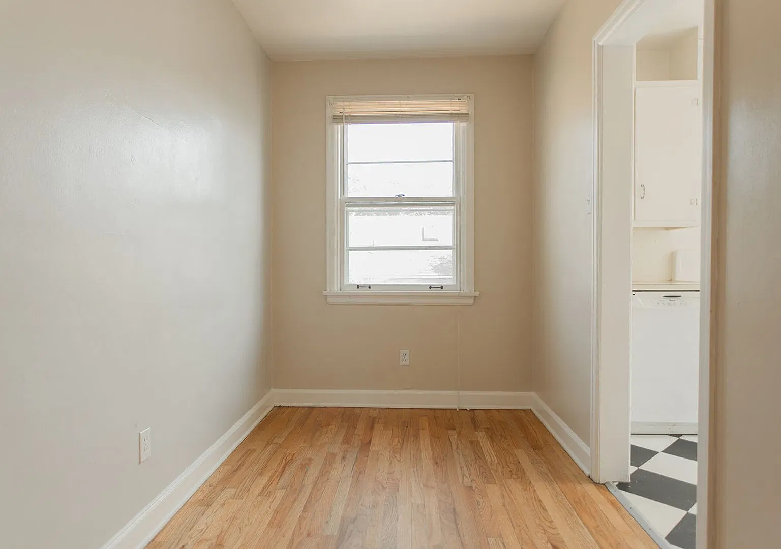 6-Bedroom House Right on The Hill - Between 11th & 12th on Penn — Photo 4