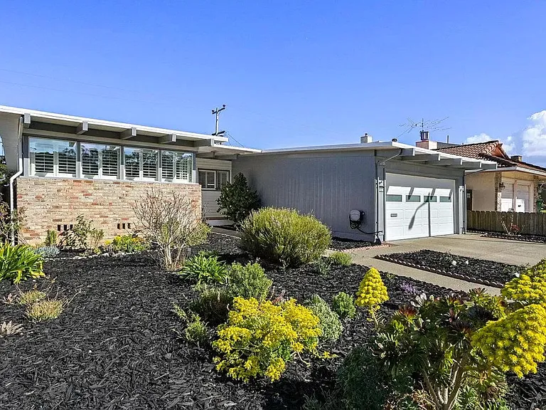 2931 Crestmoor Dr — Photo 4