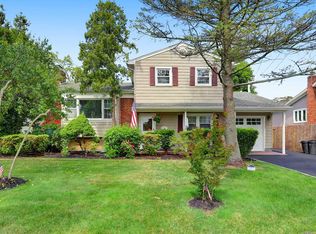 87 Bayview Ave, Massapequa, NY 11758