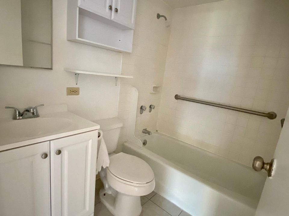 2nd image of 1425 Liliha St APT 11G