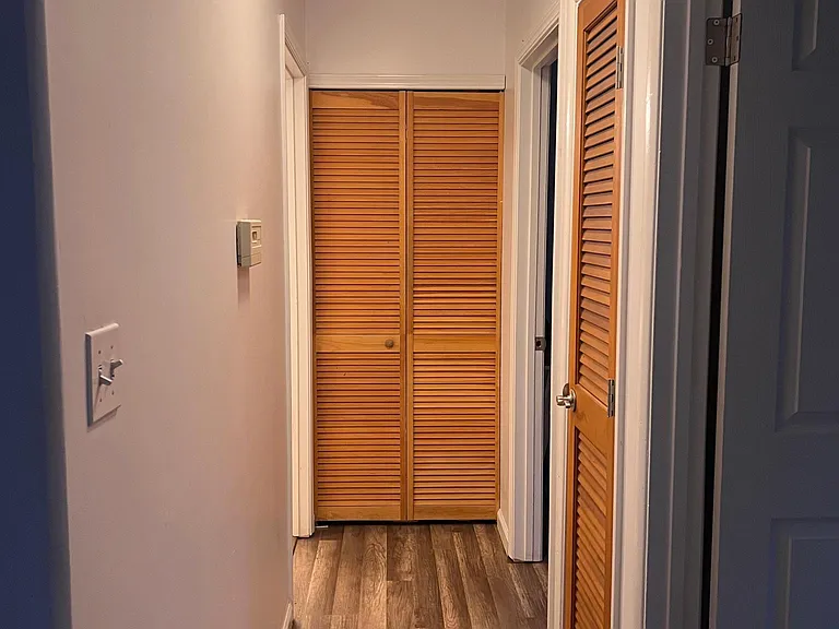 2576 Elwood Ave — Photo 7