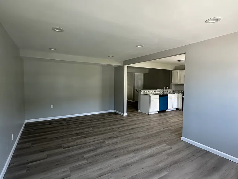 14 Danbury Dr — Photo 7