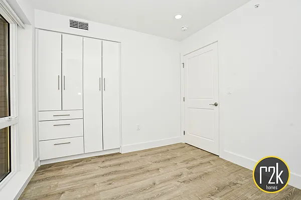 Rented by Realty 2000 Corp | media 11