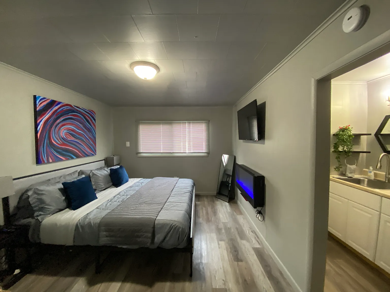 204 Perthshire Dr — Photo 4