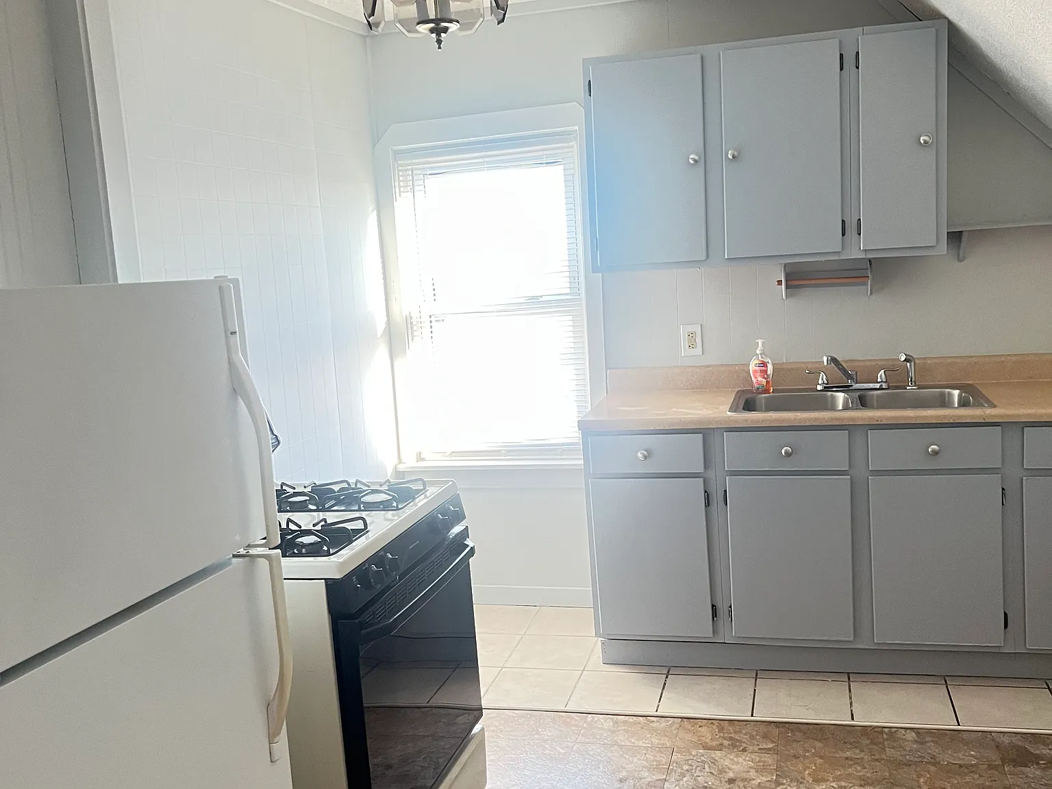 2 bed, 900 sqft, $1,700 — Photo 1