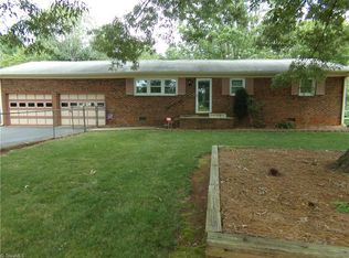 2814 Hacketts Lake Rd, Greensboro, NC 27406