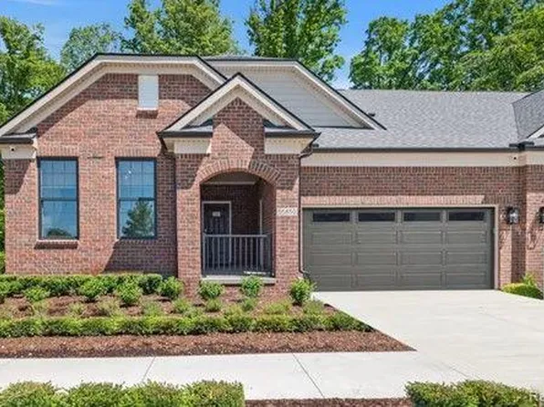 55602 Oak Pointe Dr, Shelby Township, MI 48315
