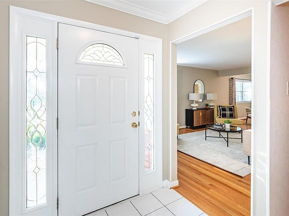 3rd image of 2401 Camino Dr