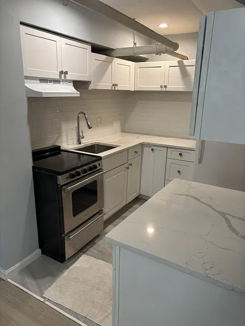 2 bed, 700 sqft, $2,400 — Photo 2