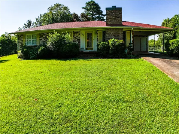 925 Robinhood Dr, Walhalla, SC 29691