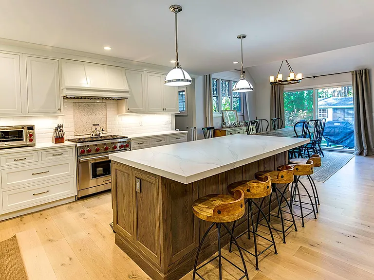 10 Villa Ave — Photo 2