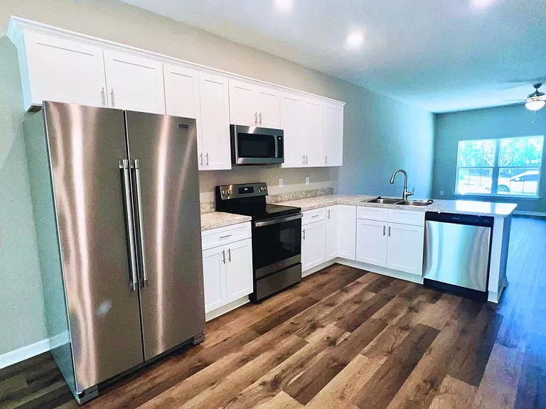 1335 W Walnut St #1 — Photo 4