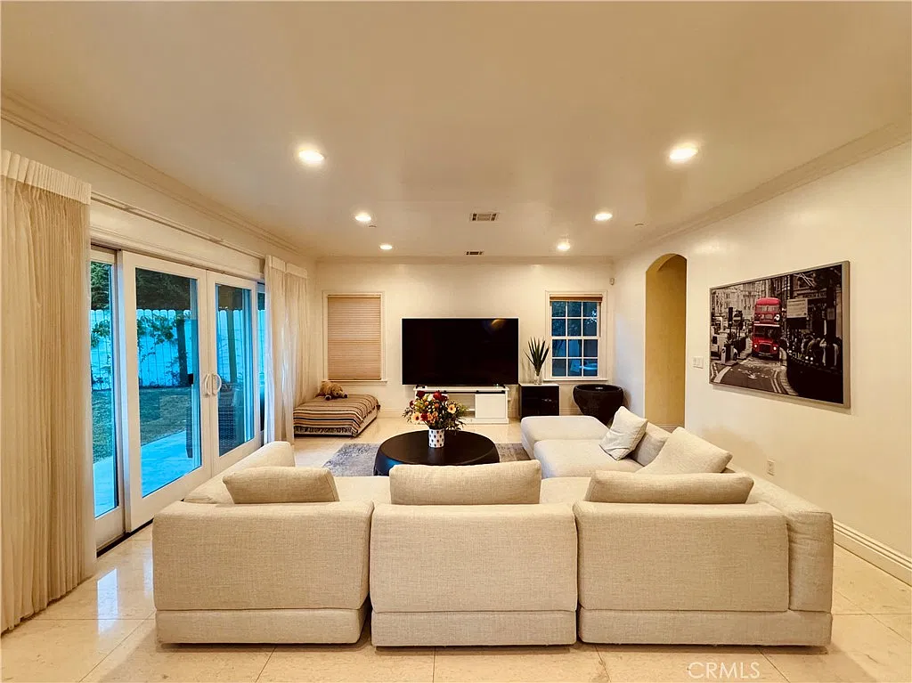 4 bed, 4.5 bath, 3122 sqft, $9,900 — Photo 4