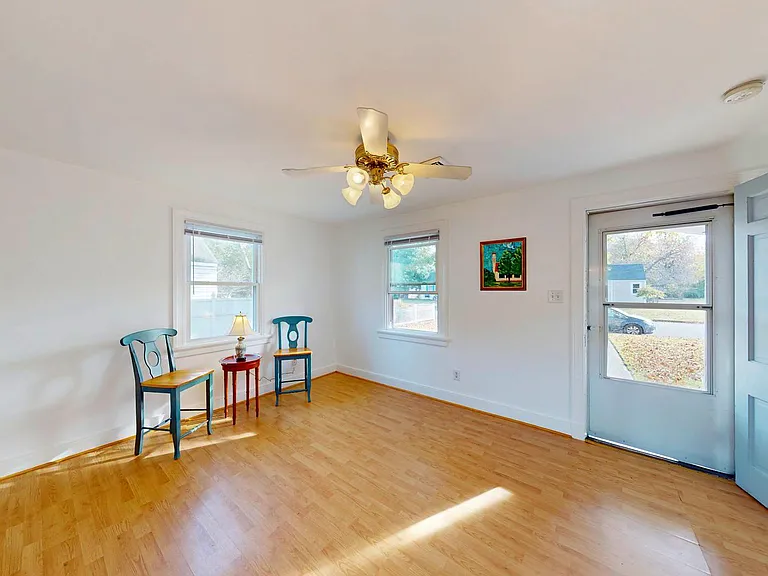 110 E Union St — Photo 3