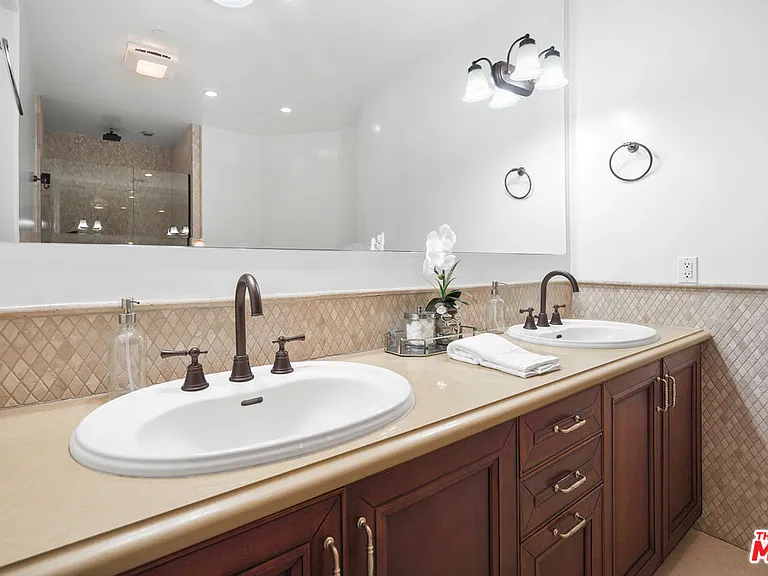420 S Hamel Rd #Penthouse 1 — Photo 25