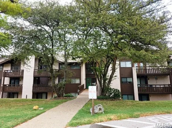 1400 Heritage Lndg APT 110, Saint Charles, MO 63303
