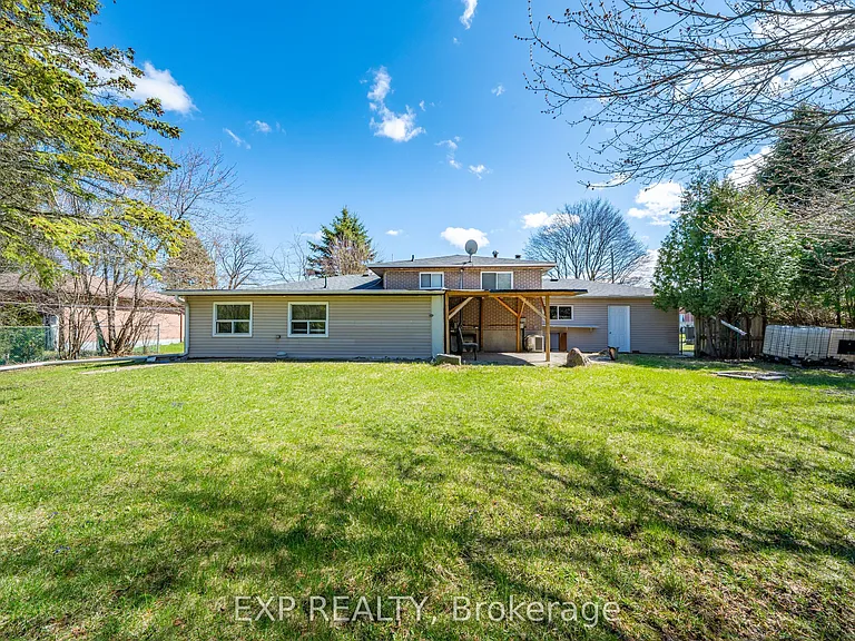 28 Lakeland Cres — Photo 36
