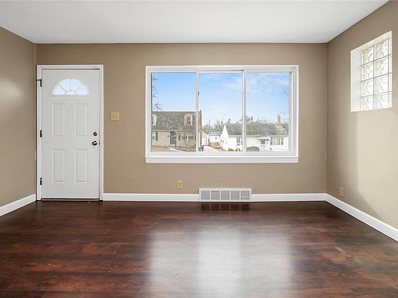 3rd image of 9525 Theodosia Ave
