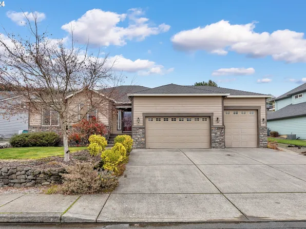 637 E 18th St, La Center, WA 98629