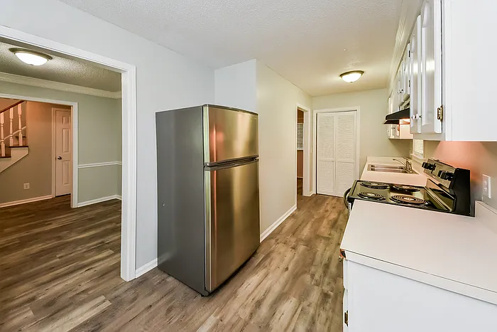 4 bed, 2.0 bath, 1500 sqft, $1,900 — Photo 3