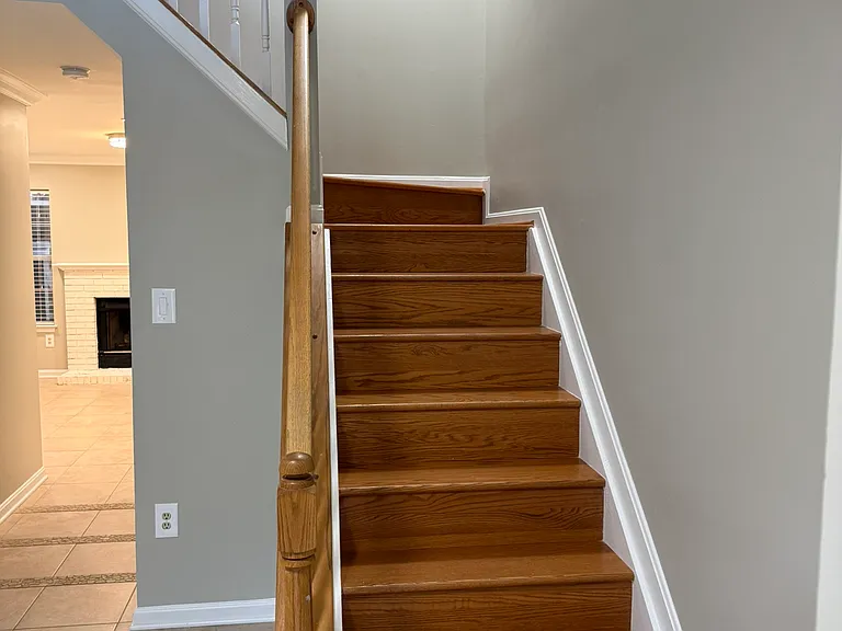 2427 Clover Field Cir — Photo 7