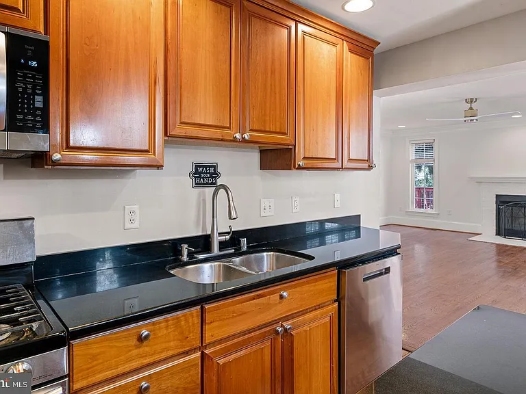 1419 Hamilton St — Photo 16