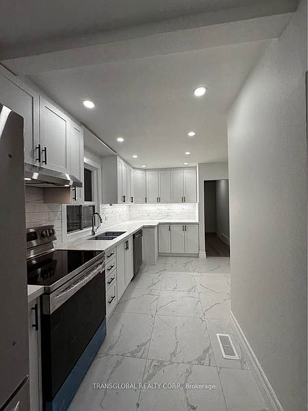 Toronto House for rent - 3 Bedrooms — photo 3