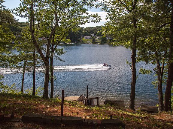 3rd image of 181 Cullinane Dr