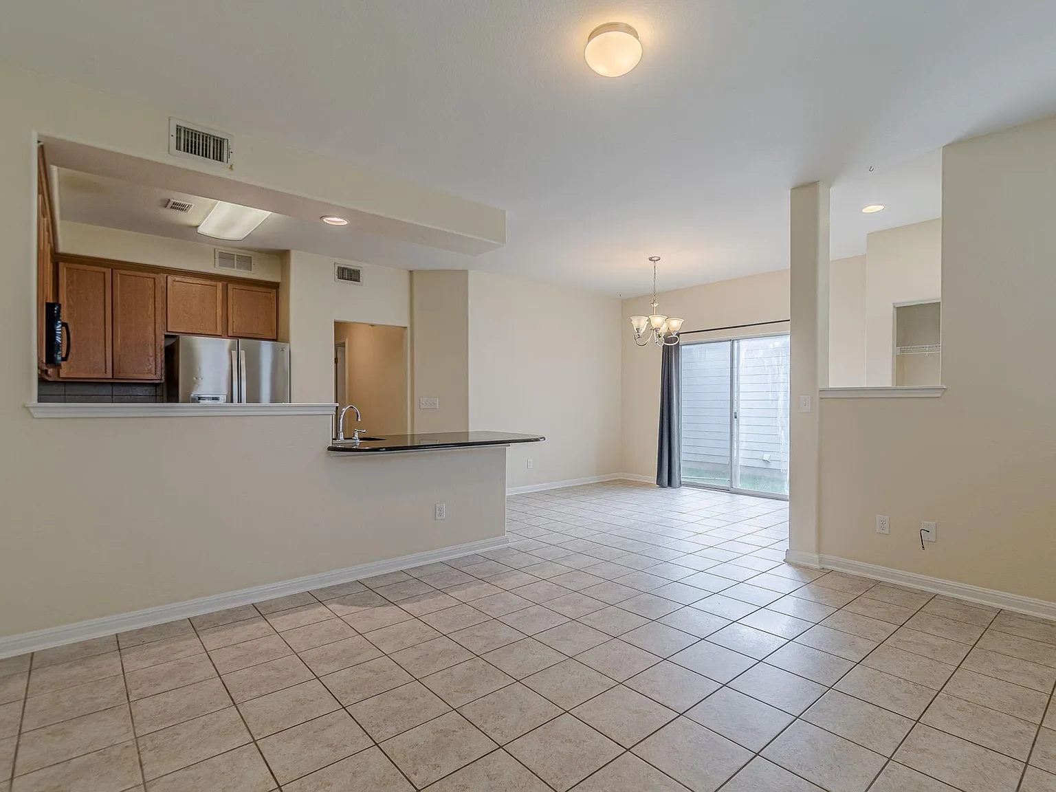3 bed, 1137 sqft, $1,800 — Photo 4