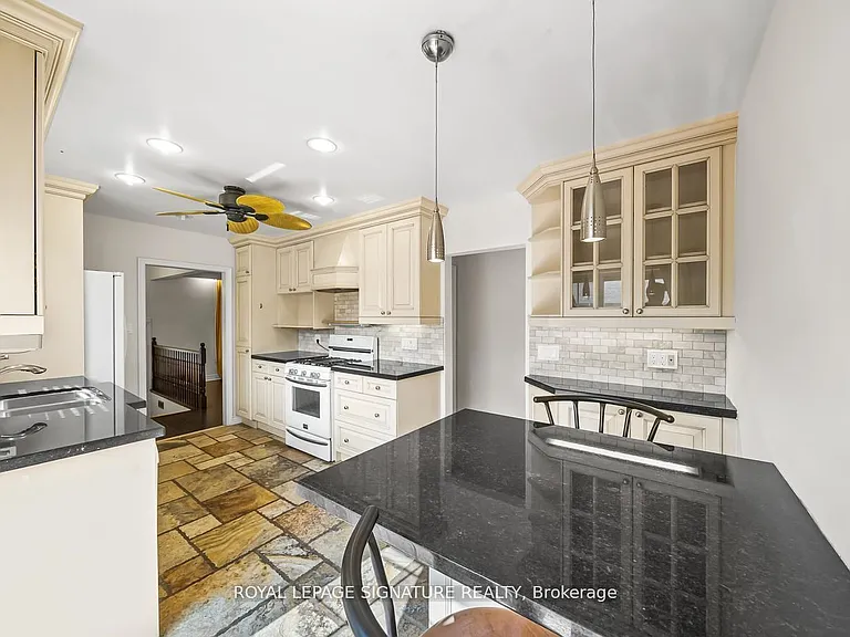 21 Broadlands Blvd — Photo 12