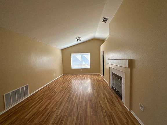3rd image of 36827 Auburn Ct #93552