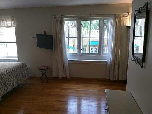 4th image of 1308 Drexel Ave #2006