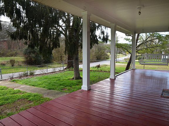 2nd image of 407 Forestal Dr