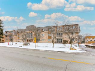 18855 Burnham Ave APT 132, Lansing, IL 60438