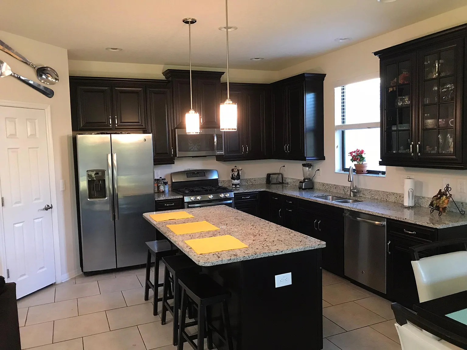 780 Rosemary Cir — Photo 2