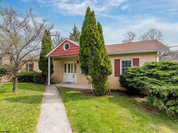 2107 Peach St, Morgantown, WV 26505