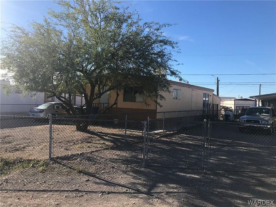 2nd image of 904 Harbor Dr