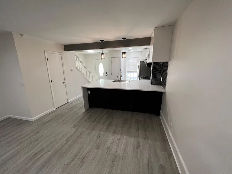 2927 Aspen Woods Entry — Photo 4