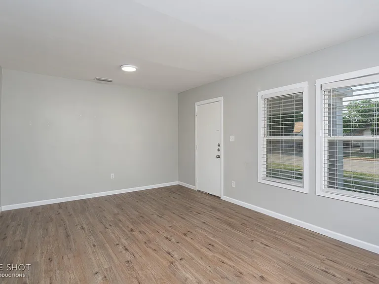 2744 Russell Ave — Photo 23